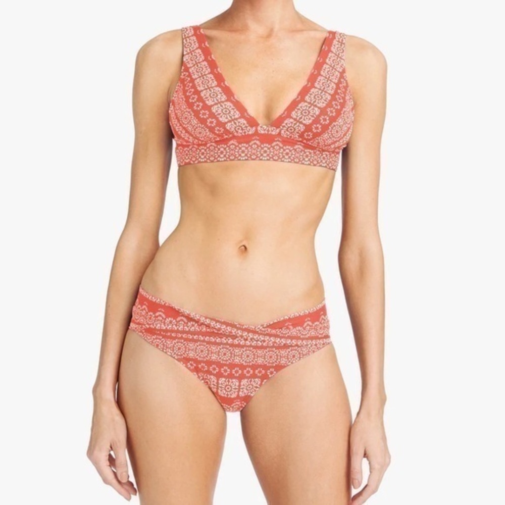 Robin Piccone NWT Isla Twist Bikini Swim Bottoms Size Small Terracotta Color